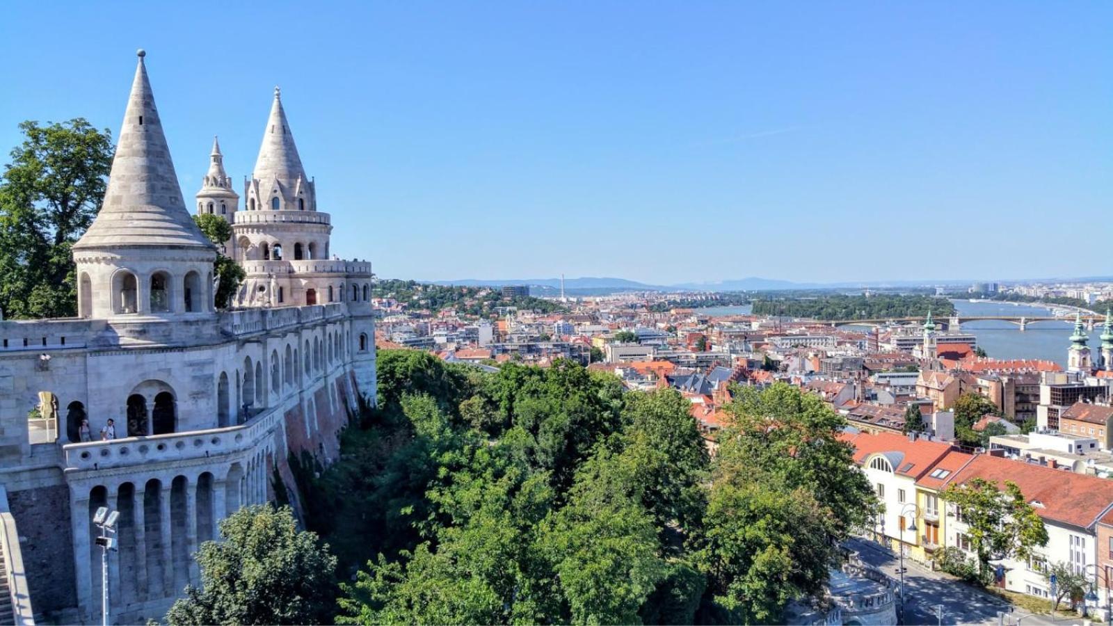 Castle Stallion Lägenhet Budapest Exteriör bild